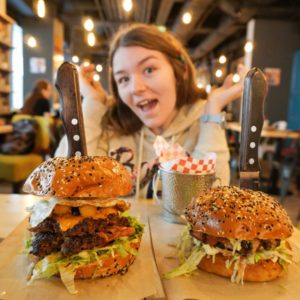 Burgr Factory si Andrada Rax